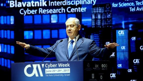 Премьер-министр Израиля Биньямин Нетаниягу обращается к участникам конференции на пленарном заседании Фото: Хен Галили