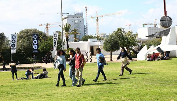 Тысячи людей приняли участие в Дне открытых дверей Тель-Авивского университета